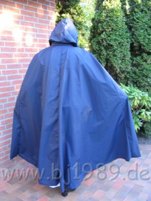 CapeBlau6.JPG - Blau-weisses Wendecape in langer Ausführung.