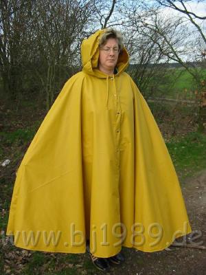 CapeGelb1.jpg - Cape aus mattem Gelb mit einer extra-großen Kapuze.
